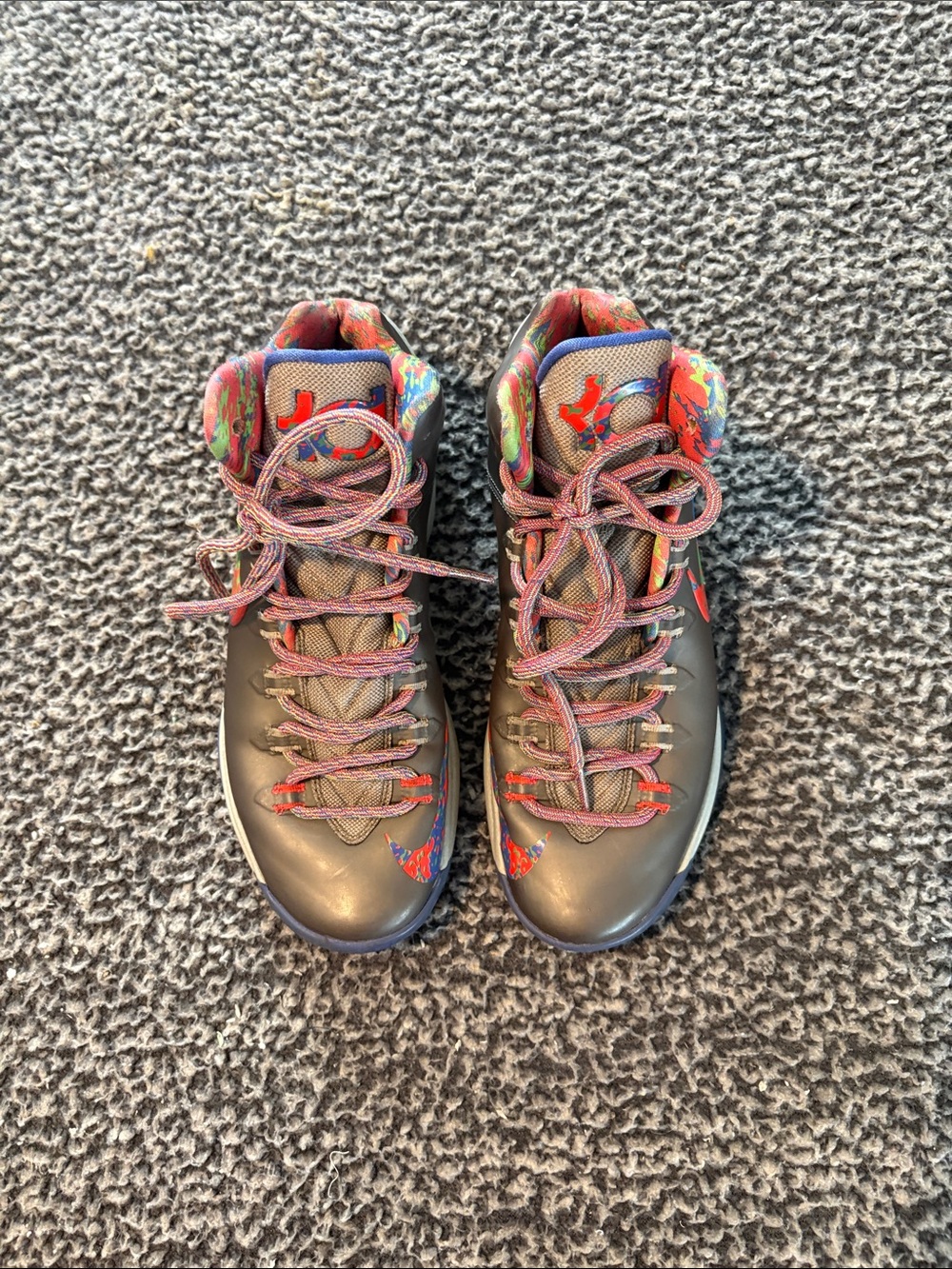 Nike Men’s Size 8.5 KD 5 Splatter Basketball Sneakers in excellent condition!